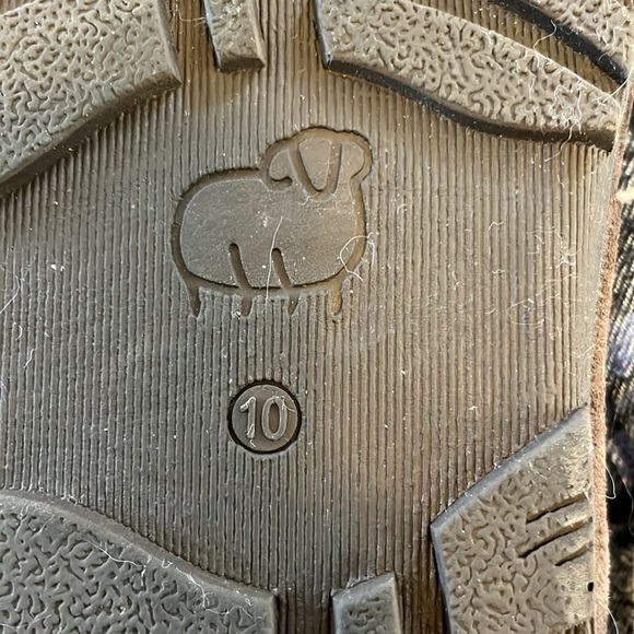 Lamo sheepskin lined boots, tan , size 10 - Picture 8 of 9